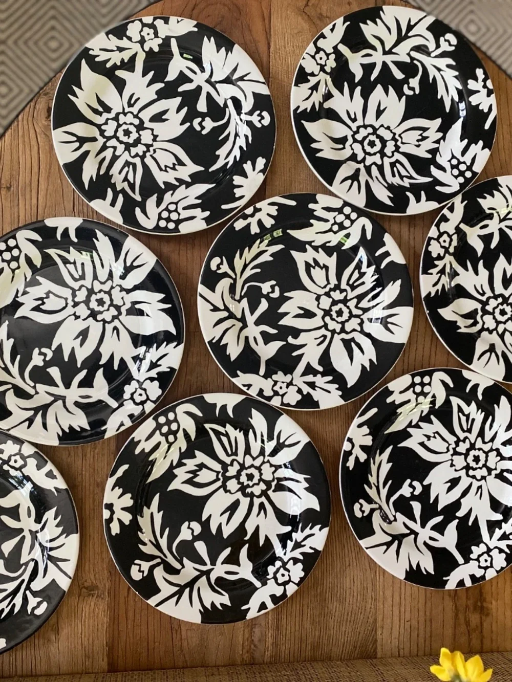 Crate & Barrel Black and White Floral Salad Luncheon 9” Plates x 8